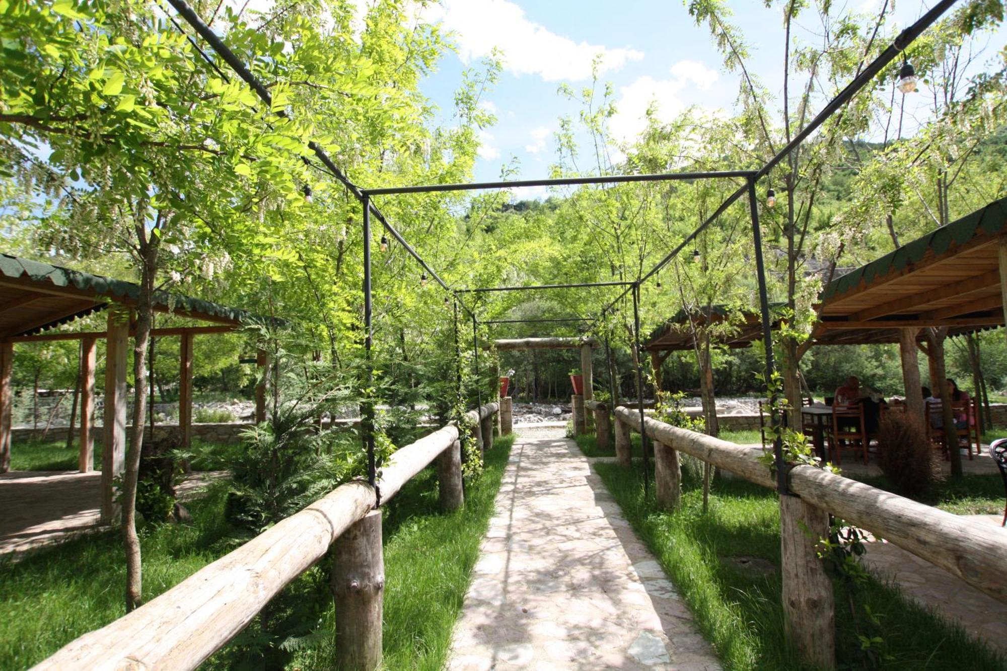 Lugina E Shengjergjit ,Bujtinat Villa Тирана Екстериор снимка