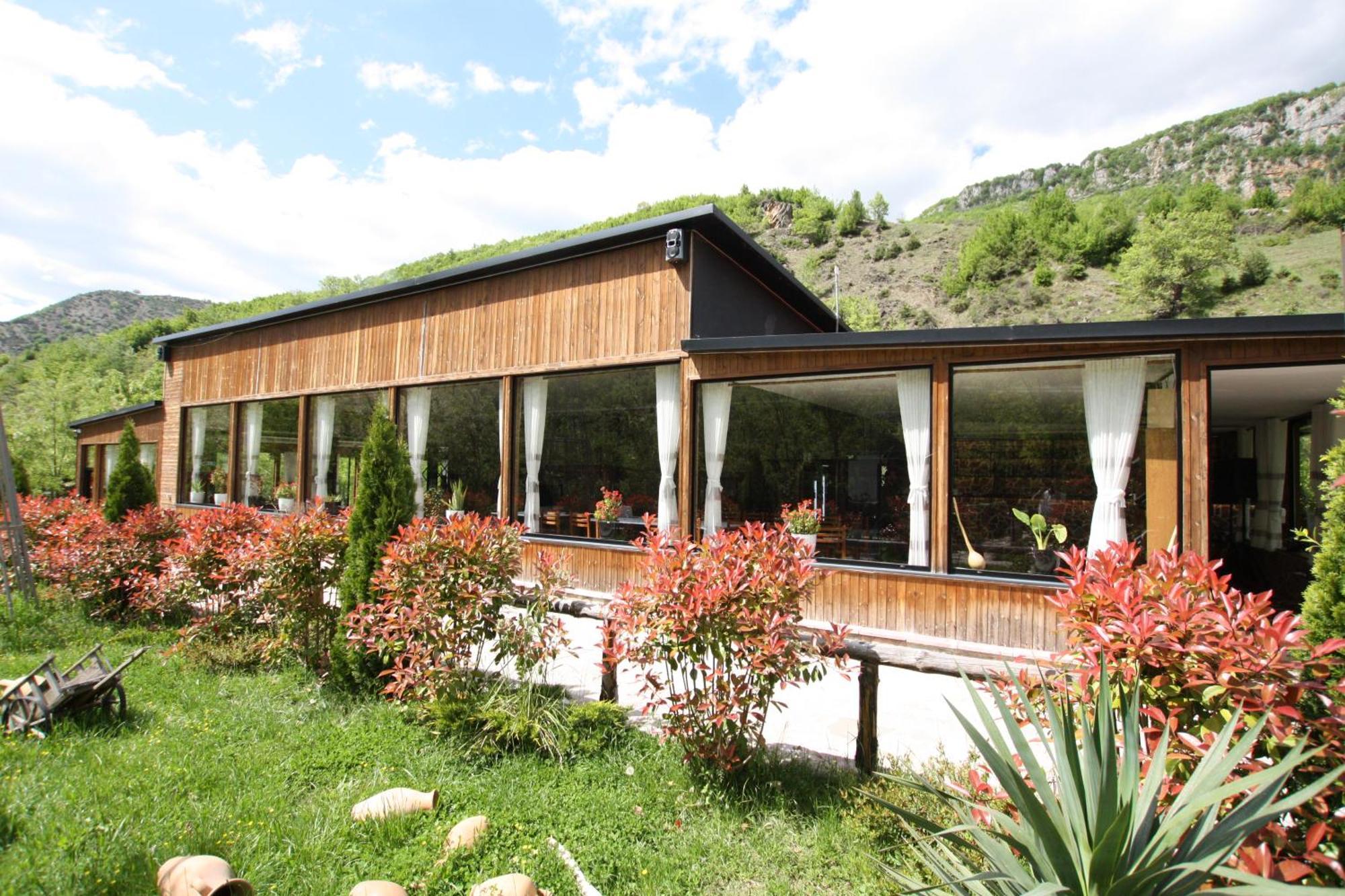 Lugina E Shengjergjit ,Bujtinat Villa Тирана Екстериор снимка