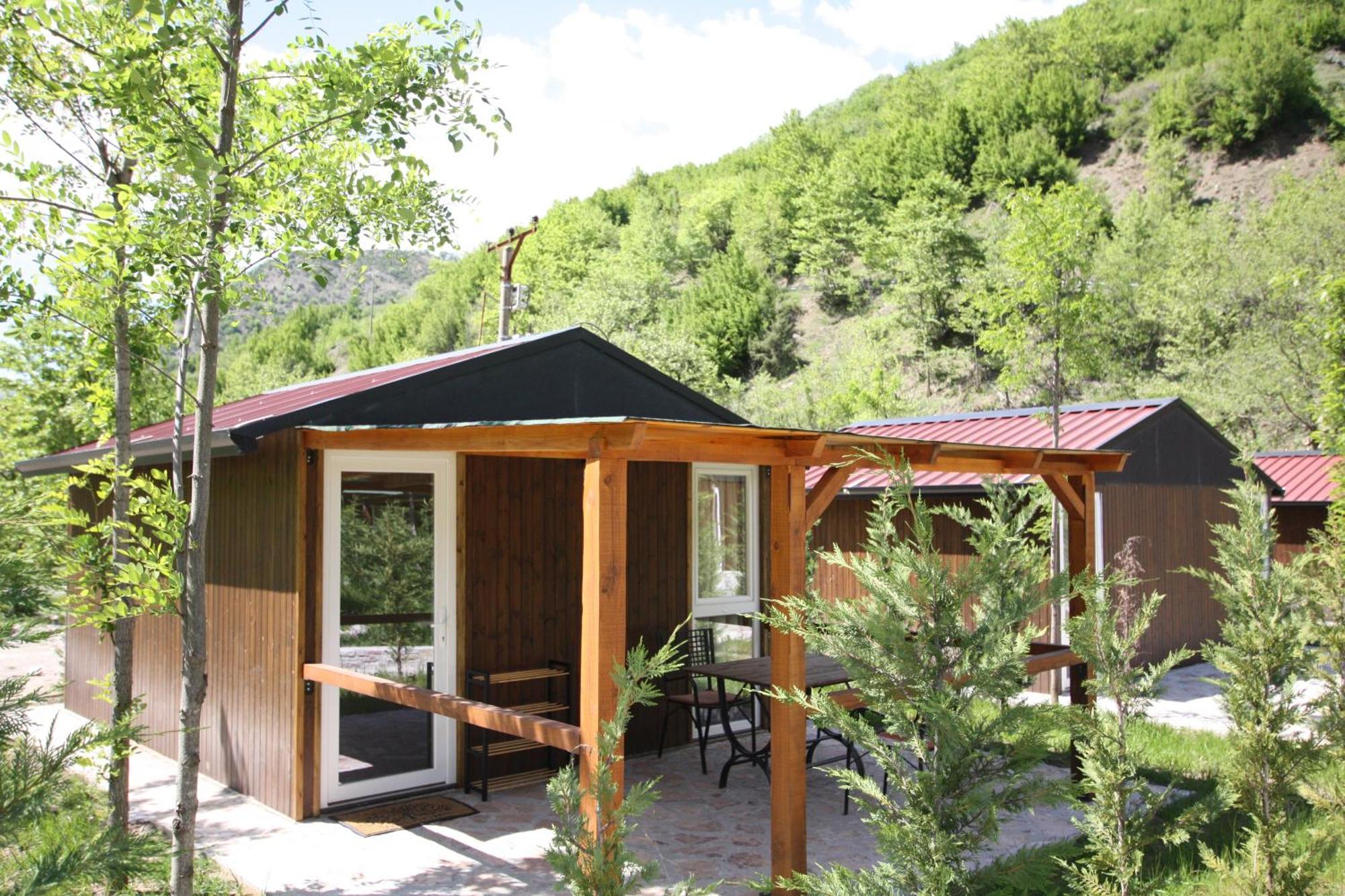 Lugina E Shengjergjit ,Bujtinat Villa Тирана Екстериор снимка