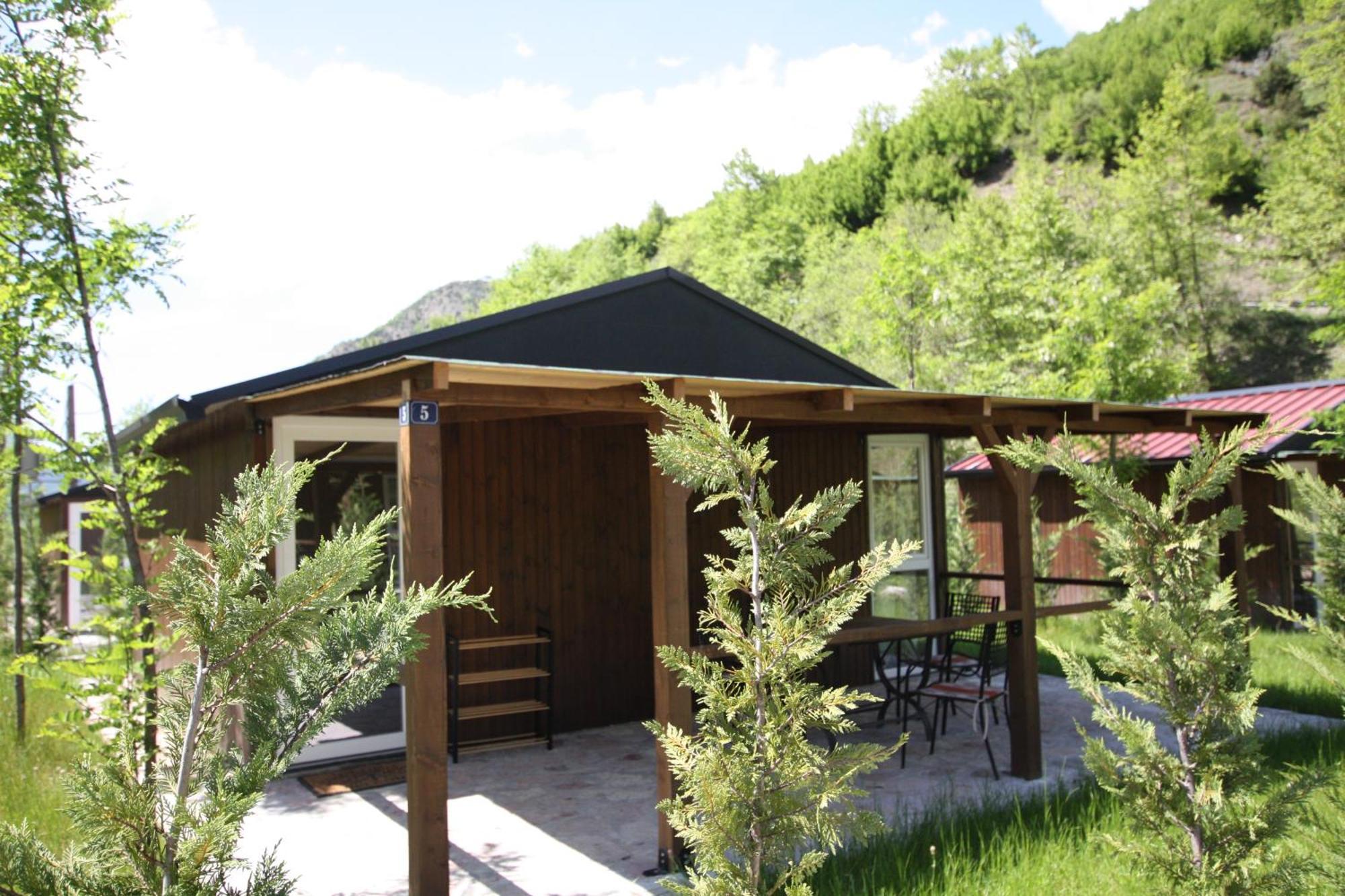Lugina E Shengjergjit ,Bujtinat Villa Тирана Екстериор снимка