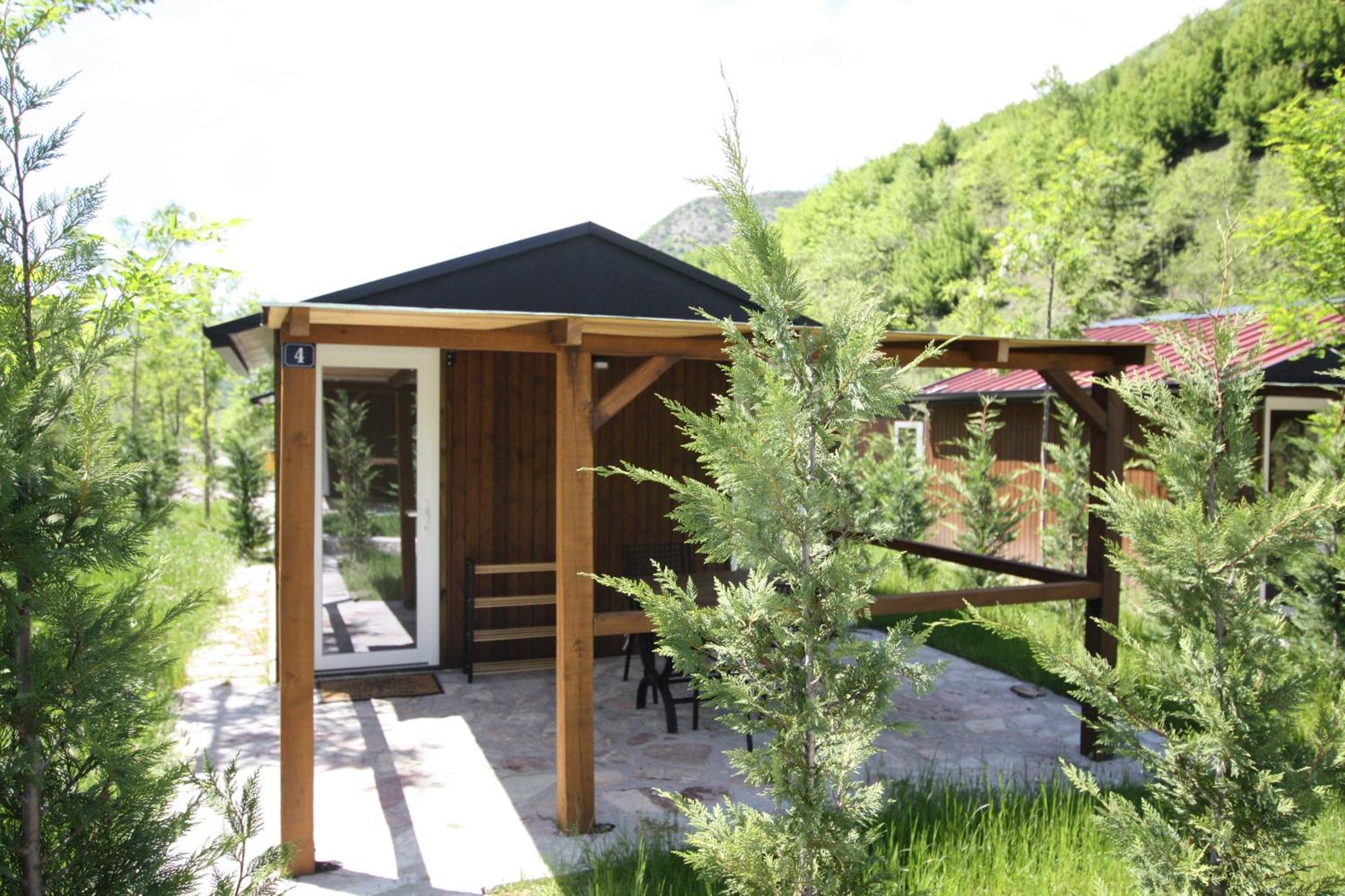 Lugina E Shengjergjit ,Bujtinat Villa Тирана Екстериор снимка
