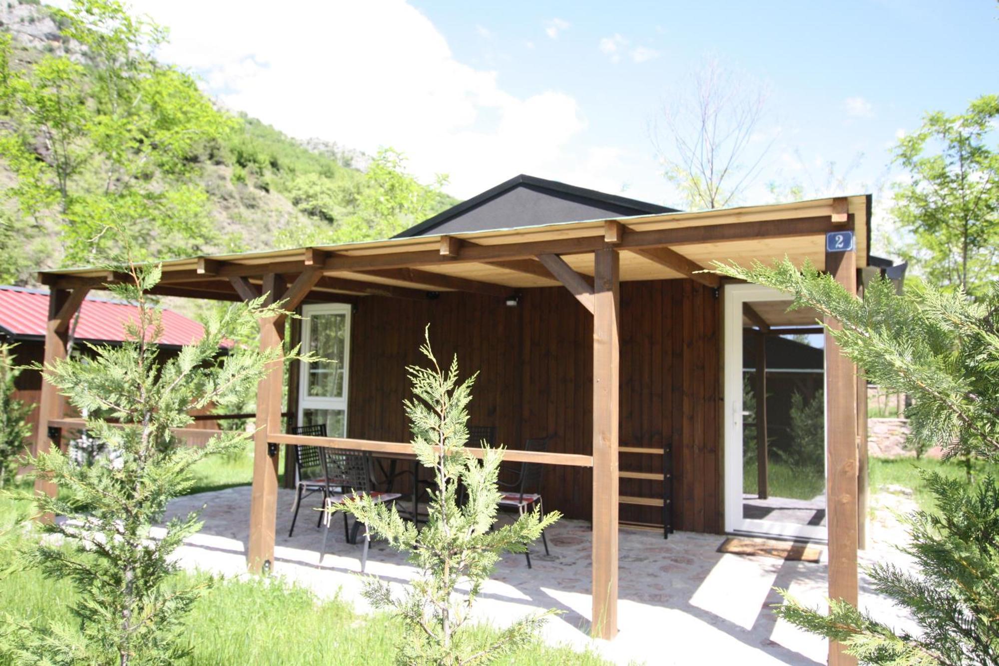 Lugina E Shengjergjit ,Bujtinat Villa Тирана Екстериор снимка