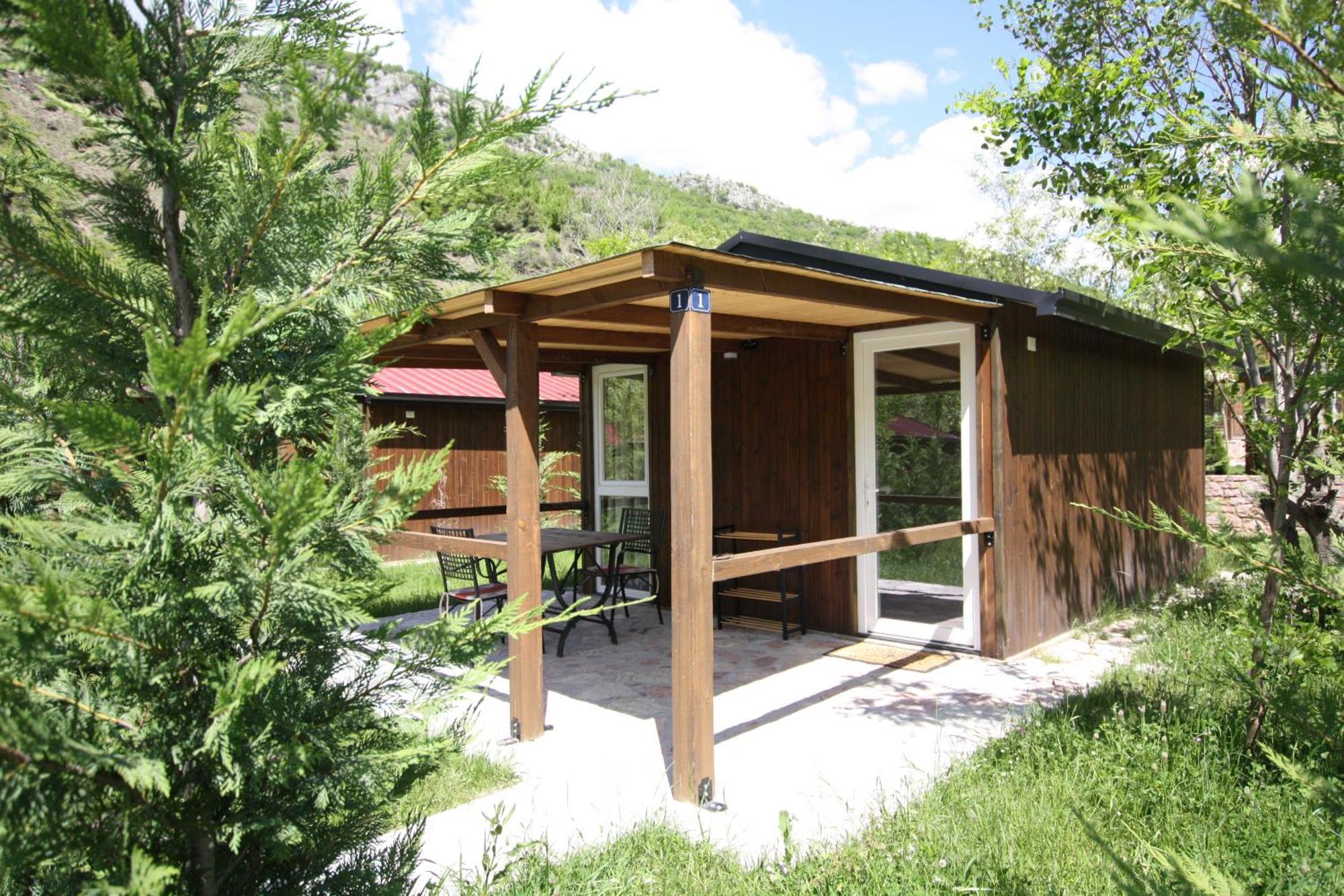 Lugina E Shengjergjit ,Bujtinat Villa Тирана Екстериор снимка