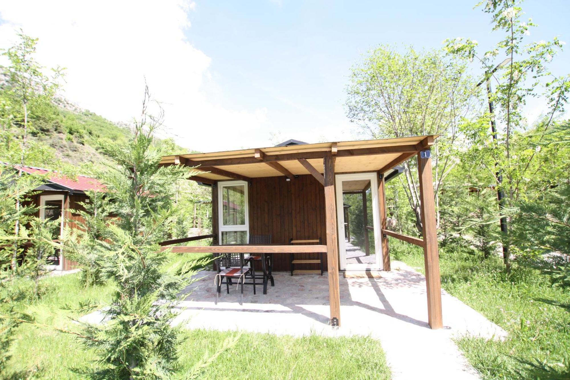 Lugina E Shengjergjit ,Bujtinat Villa Тирана Екстериор снимка