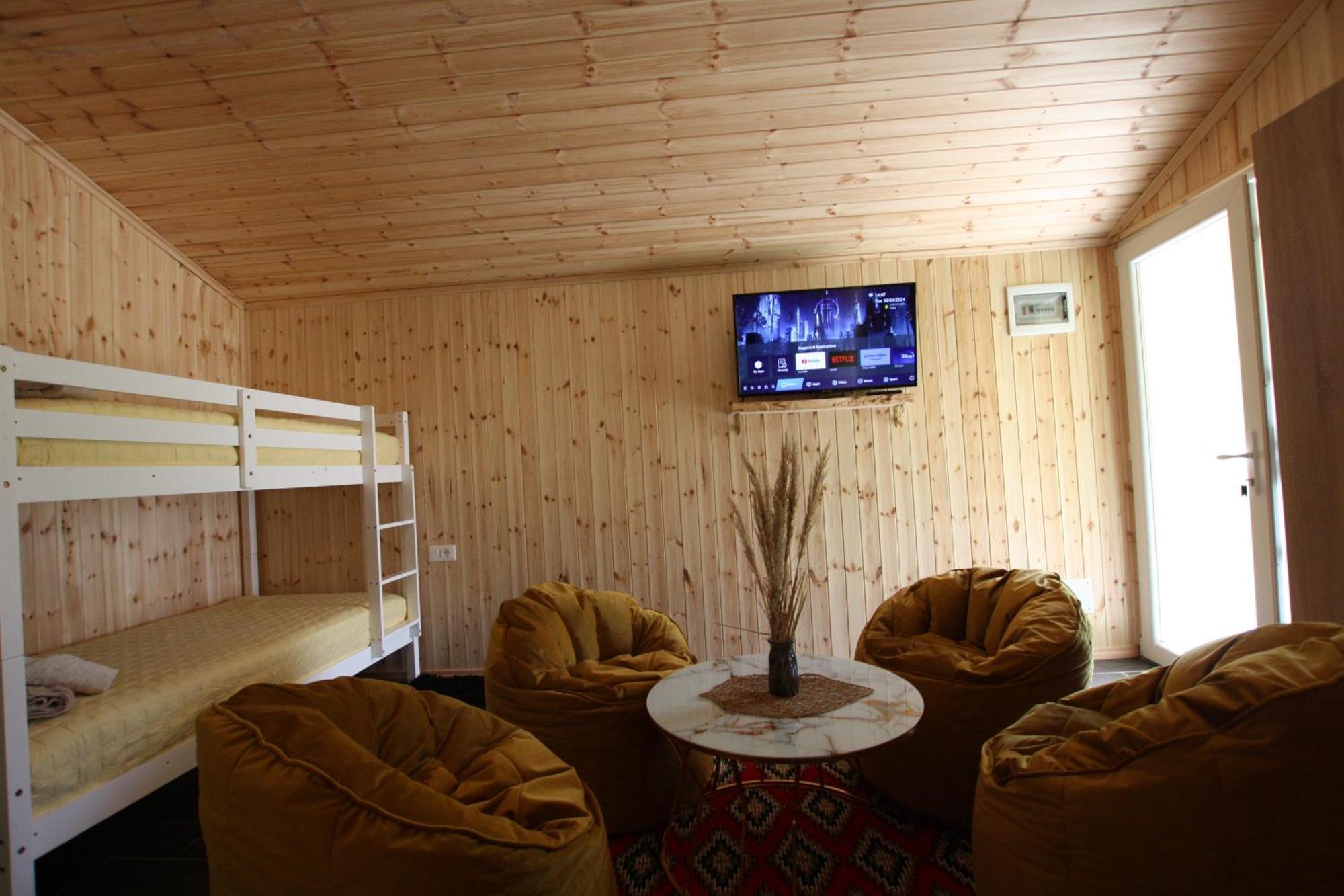 Lugina E Shengjergjit ,Bujtinat Villa Тирана Екстериор снимка